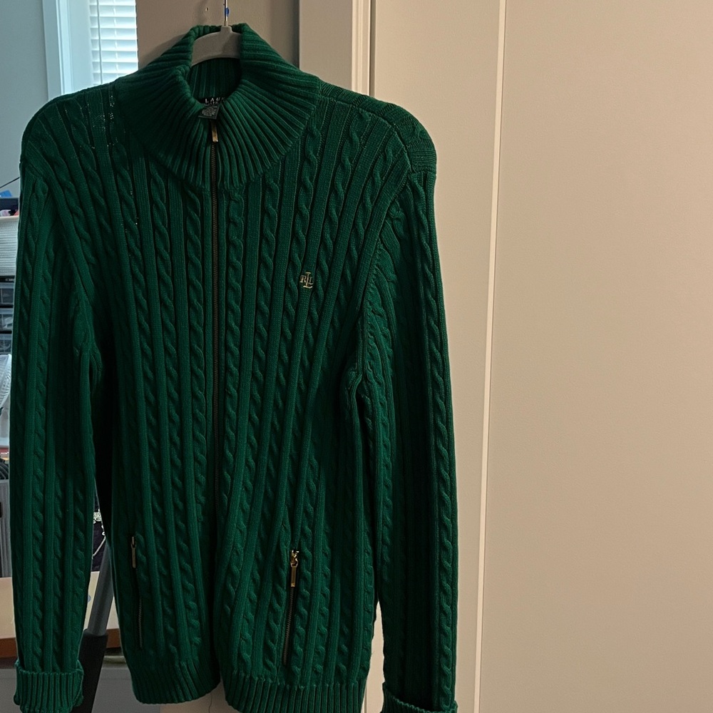 Gorgeous Women’s Kelly Green Cable-Knit 100 % Cotton . Fits more like a Large ?